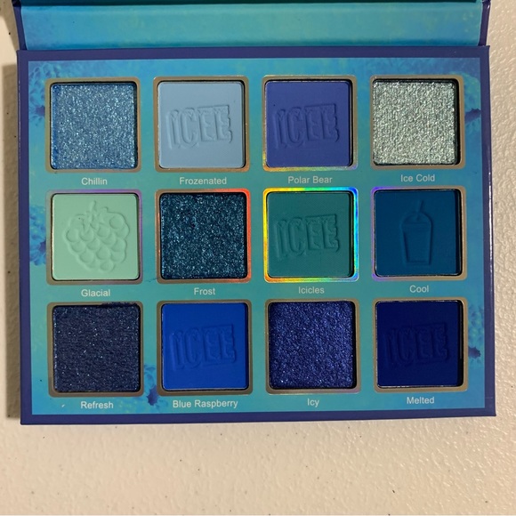 ICEE x Glamlite Blue Raspberry Eyeshadow Palette-NIB - Picture 3 of 6